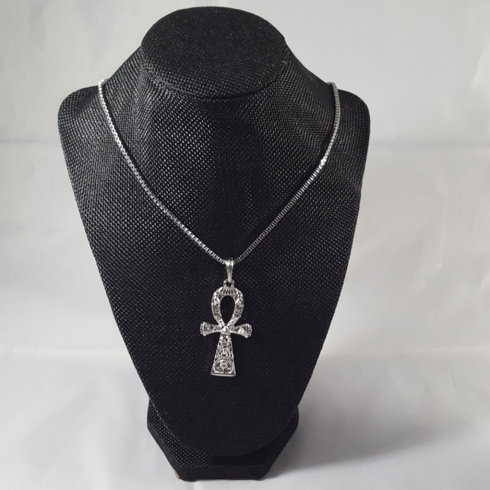 Vera by New York Anka Silver Chain